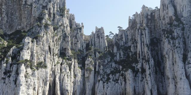Calanques de Marseille, vue sur les falaises calcaires