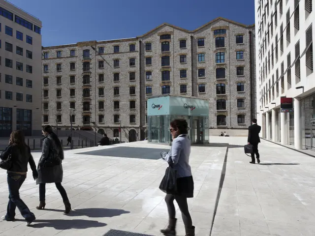 Place des Docks, quartier de la Joliette à Marseille bâtiment