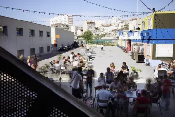 Friche Belle de Mai Marsella, terraza del café
