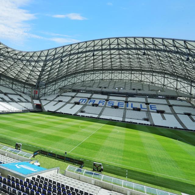 Stade Orange Vélodrome sans public, gradins et pelouse Marseille