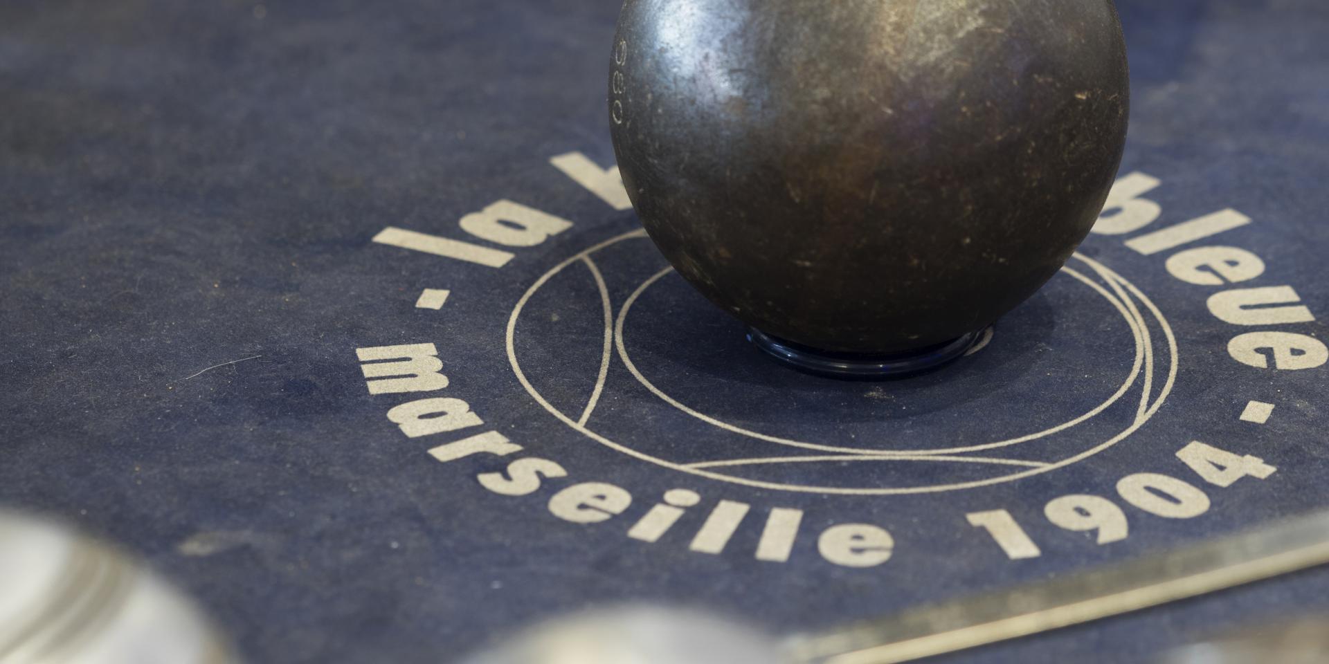 Boule de Pétanque, boutique La Boule Bleue dans le quartier du Panier