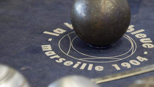 Boule de Pétanque, boutique La Boule Bleue dans le quartier du Panier