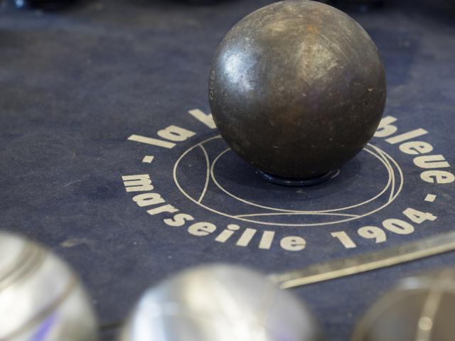 Boule de Pétanque, boutique La Boule Bleue dans le quartier du Panier