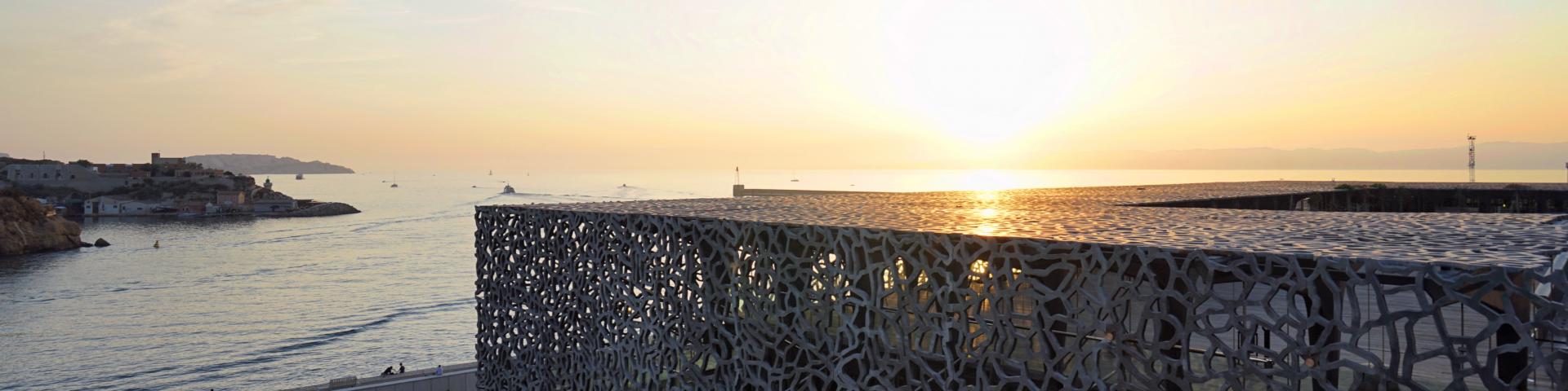Mucem vue de la passerelle. Coucher de soleil