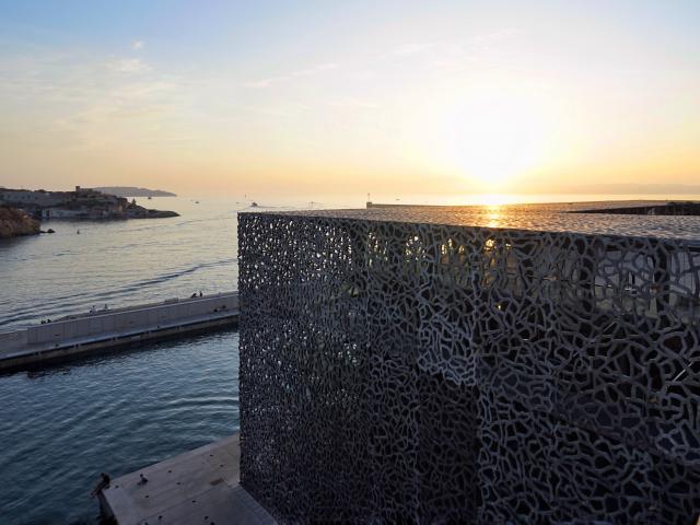 Mucem vue de la passerelle. Coucher de soleil