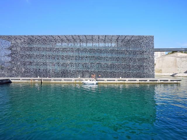 Le Mucem, plan d'eau Marseille