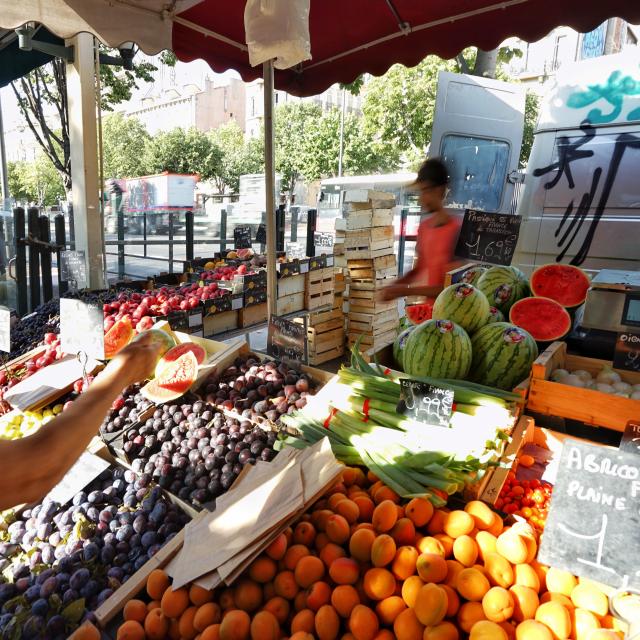 Place Castellane Marseille, Marché, étal de fruits et légumes
