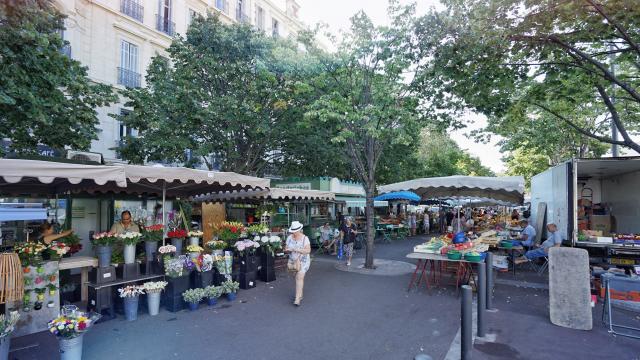 Place Castellane Marseille, marché fleurs et légumes