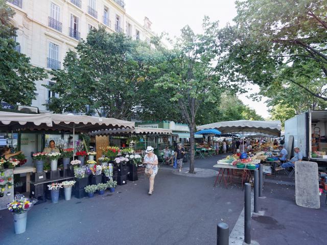 Place Castellane Marseille, marché fleurs et légumes