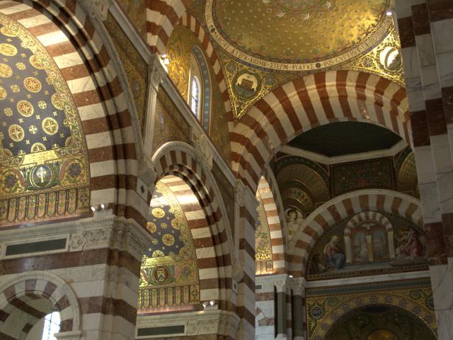 Notre Dame de la Garde, Interieur plafond nef et chapelles laterales