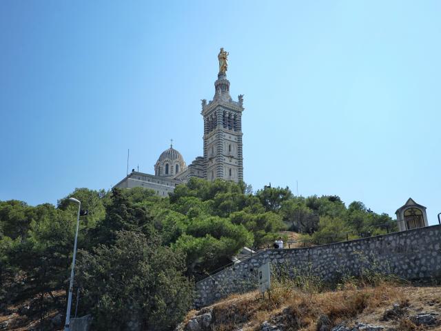 Notre-Dame de la Garde et bois sacré à Marseille