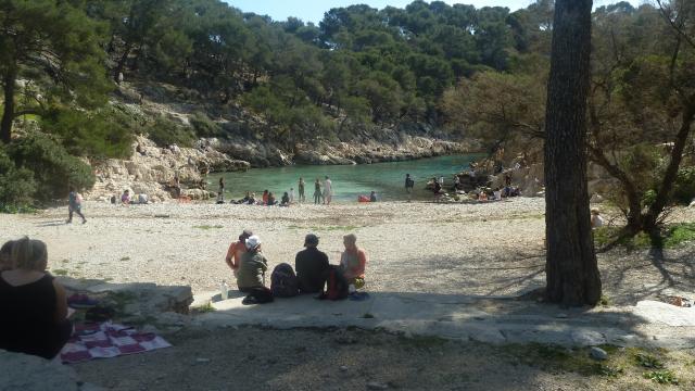 Calanque de Port Pin à Marseille, plage et baigneurs