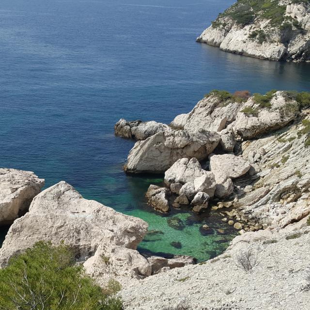 Criques sur la côte bleue, promenade sur le chemin de randonnée