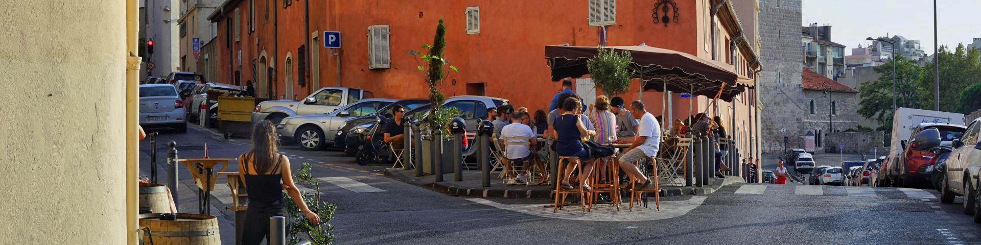 Quartier de l'Abbaye St Victor, Terrasse du Café de l'Abbaye à Marseille