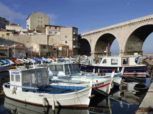 Vallon des Auffes Marseille, barque et pont