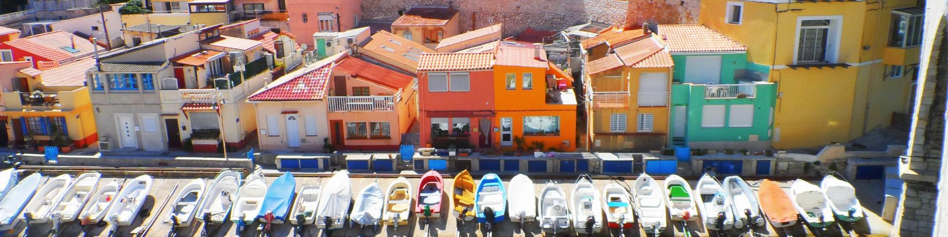 Vallon des Auffes à Marseille et cabanons colorés