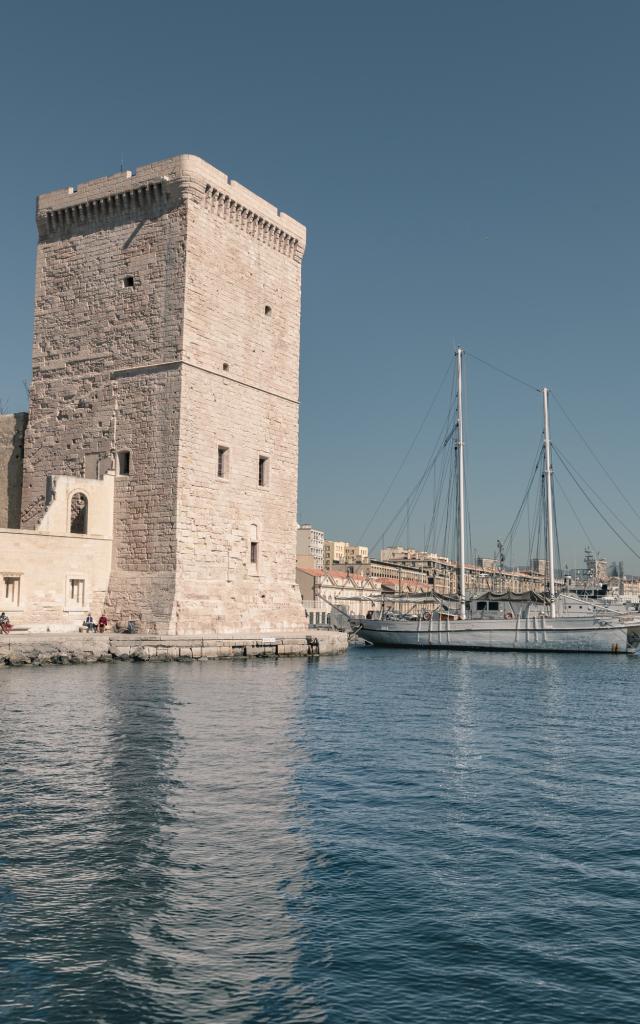 Entrée du Vieux-Port de Marseille et Fort Saint Jean