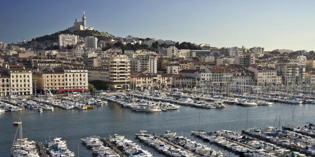 Vieux-Port de Marseille avec vue sur Notre Dame de la Garde