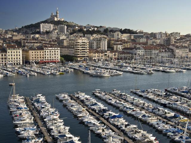 Vieux-Port de Marseille avec vue sur Notre Dame de la Garde