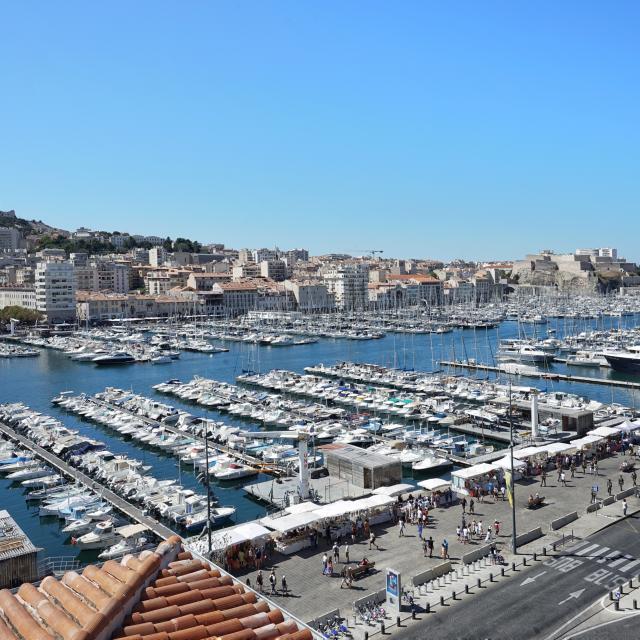 Vue générale sur le Vieux-Port et Notre-Dame de la Garde