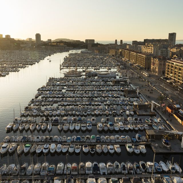 Vieux Port de Marseille, vue aérienne au soleil couchant