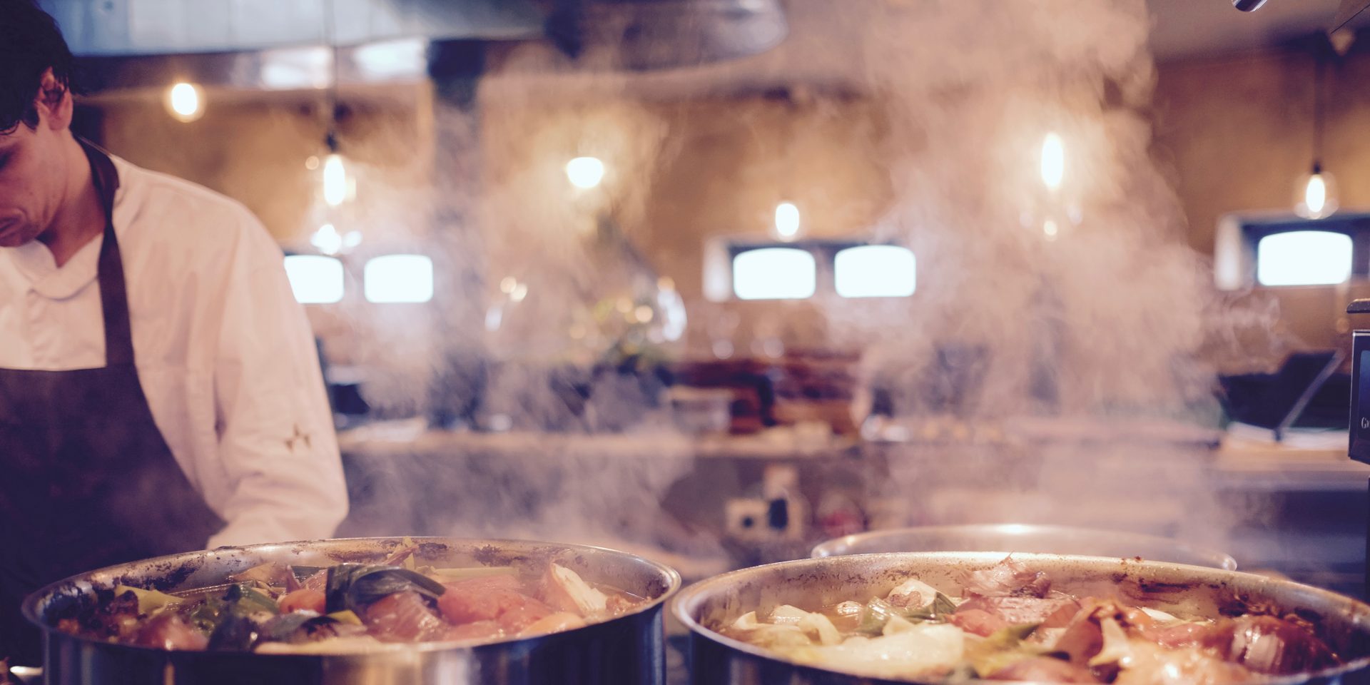 cuisine, marmites qui mijotent