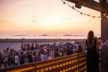 Velada en la Cabane des amis, playa del Prado, Marsella
