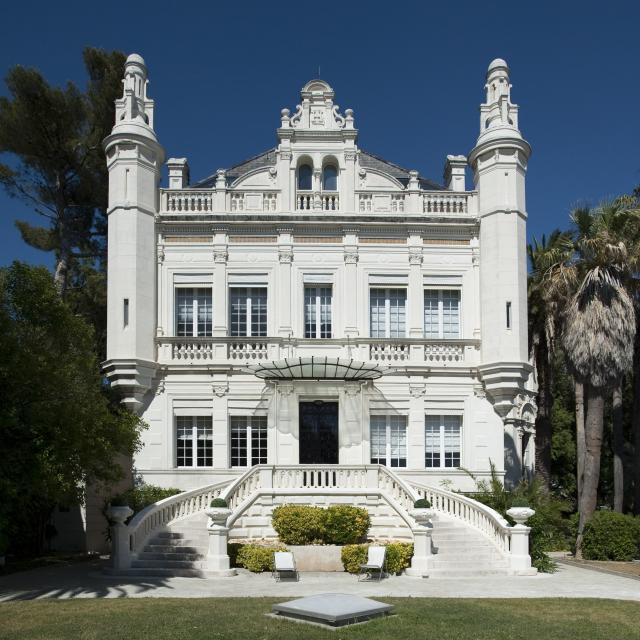 Chateau Berger, Facade (micaleff)