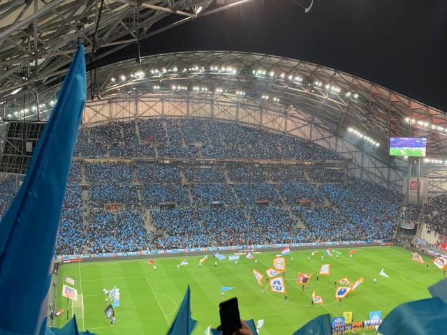 Orange Vélodrome, supporters de l'OM pendant un match de foot