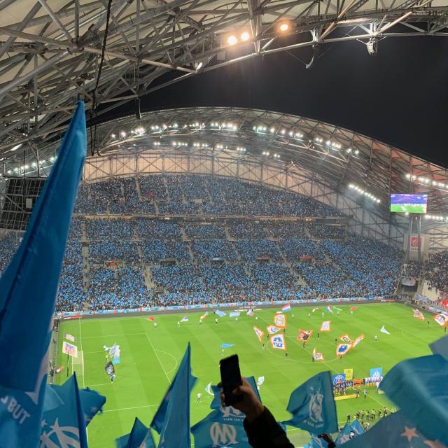 Orange Vélodrome, supporters de l'OM pendant un match de foot