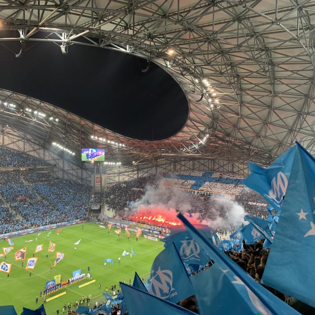 Orange Vélodrome, supporters de l'OM pendant un match de foot