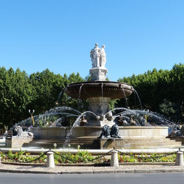 Place de la Rotonde à Aix-en-Provence, fontaine.