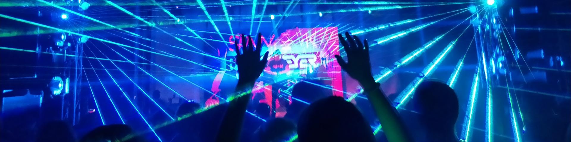 soirée en dicothèque, lasers et ambiance