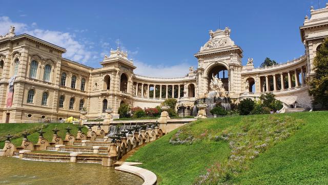 Palais Longchamp Marseille, Fontaine de l'entrée principale