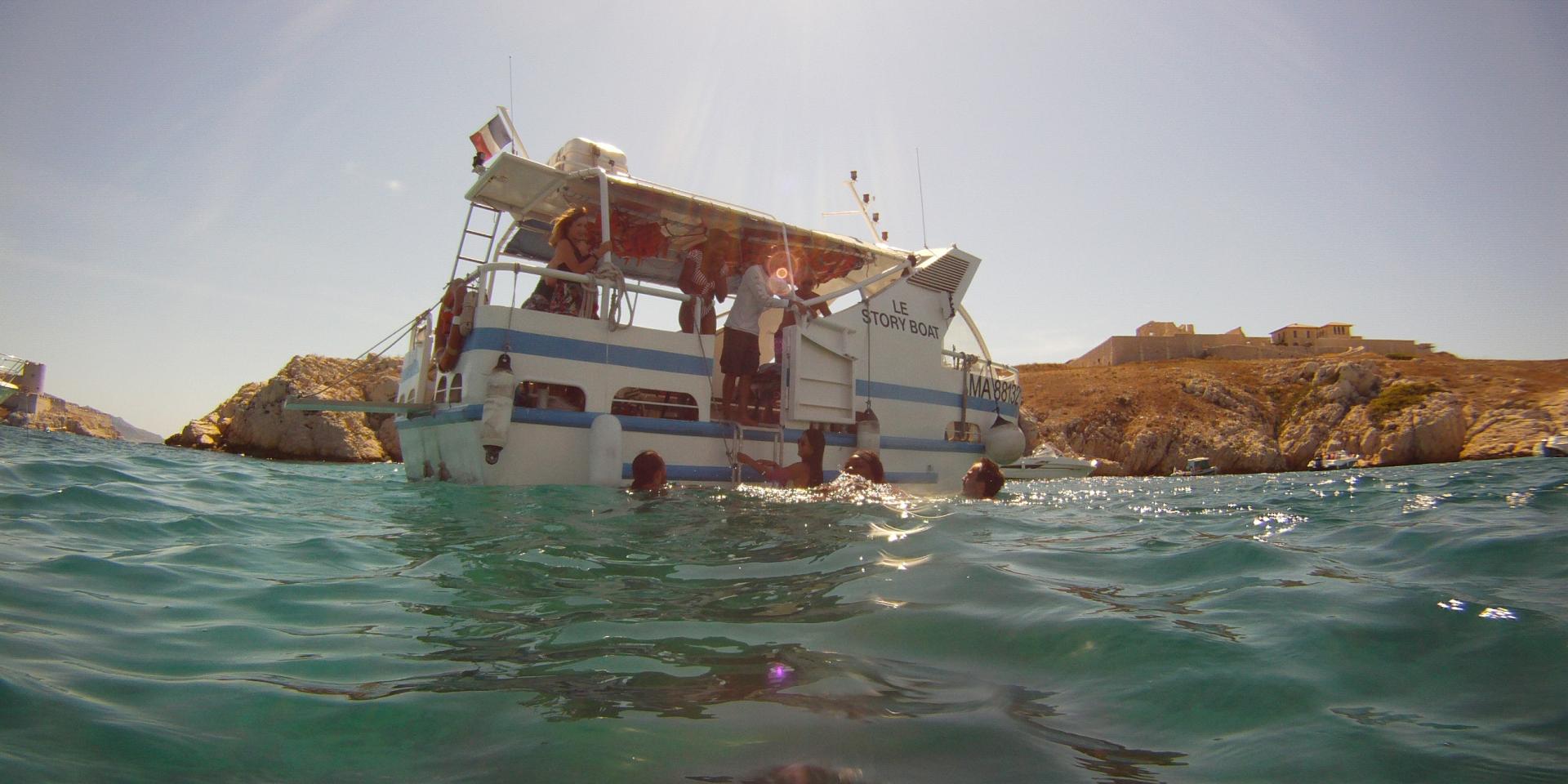 Baignade dans les îles du Frioul