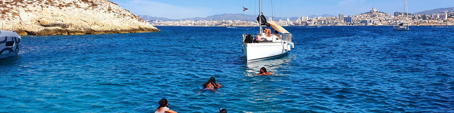 Baignade dans les îles du Frioul