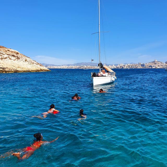 Baignade dans les îles du Frioul