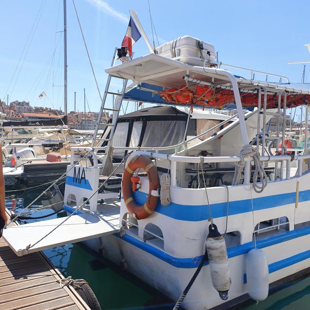 Bateau dans le Vieux-Port de Marseille