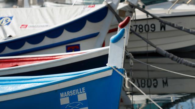 Bateaux traditionnels dans le port du quartier de l'Estaque à Marseille