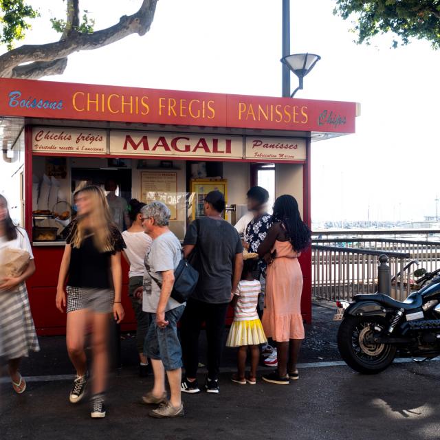 Baraque de panisses et chichis fregis Chez Magali dans le quartier de l'Estaque à Marseille