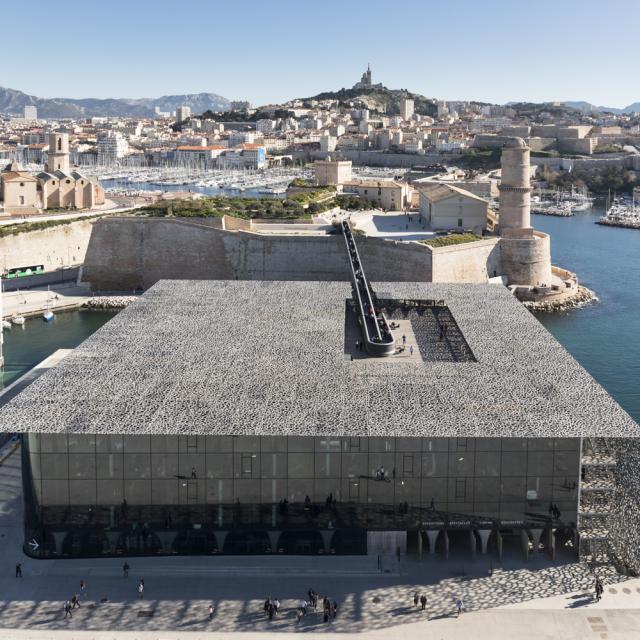 vue générale aérienne sur le Mucem et Notre Dame de la Garde en fond