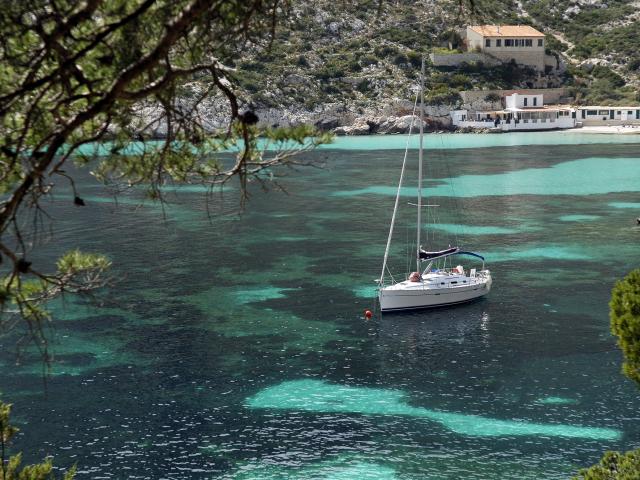 Calanque de Sormiou et voilier