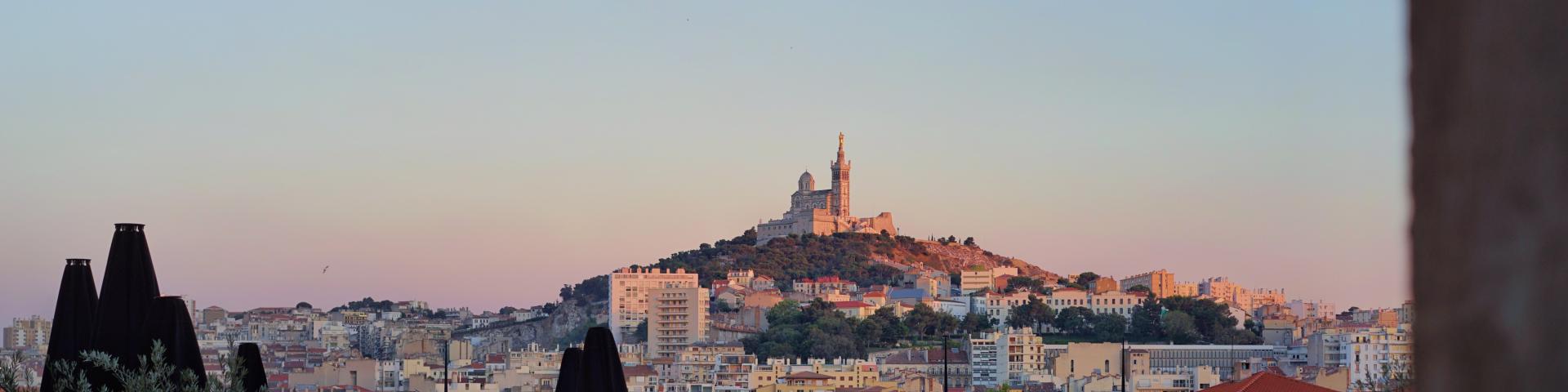 Vieux port vue sur notre dame de la garde