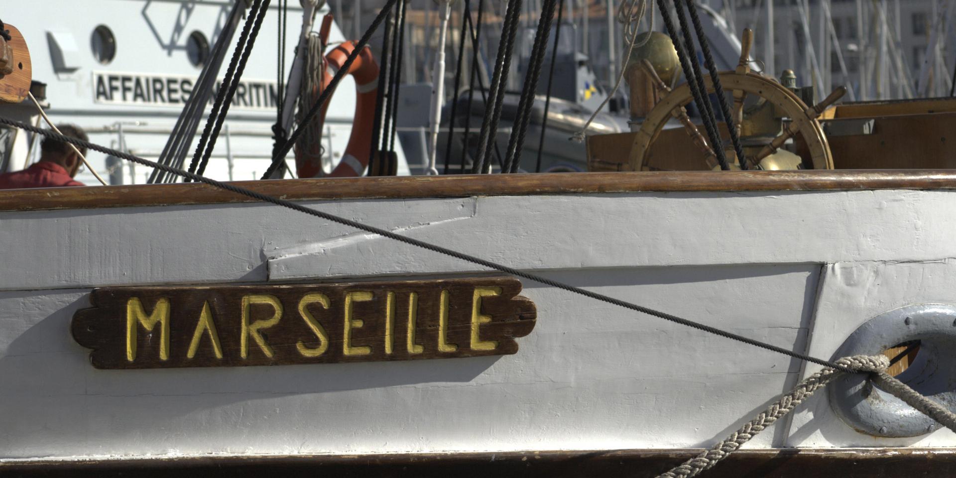Voilier à Quai dans le port de Marseille