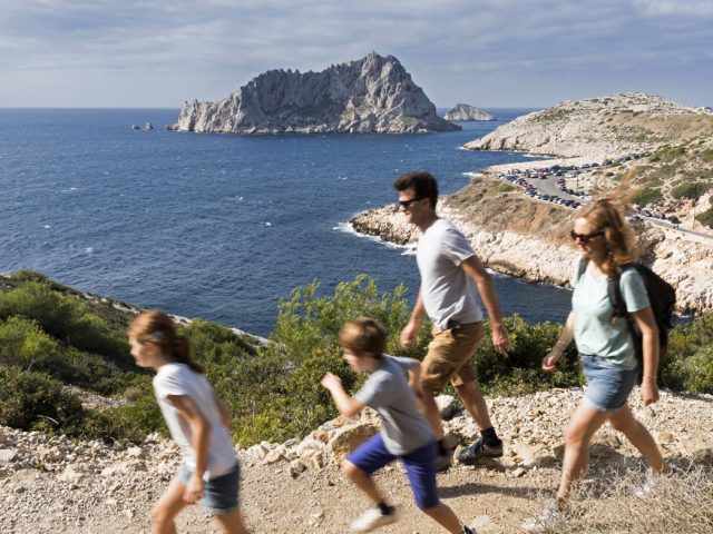 famille dans les calanques de Marseille