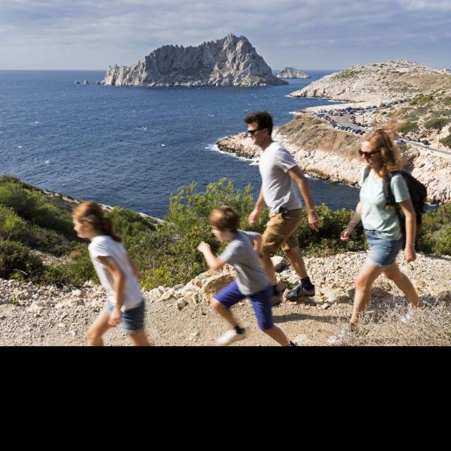 famille dans les calanques de Marseille