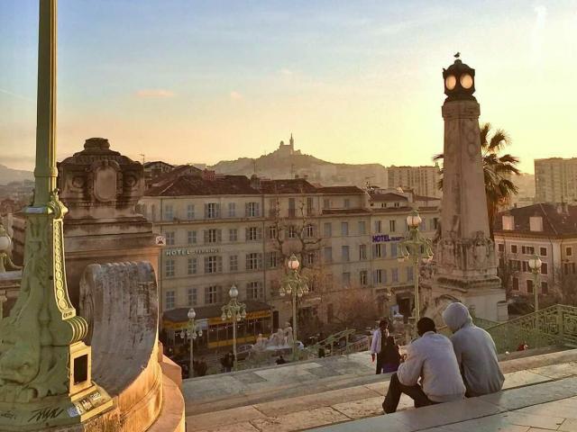 vue depuis les escaliers de la gare Saint-Charles à Marseille