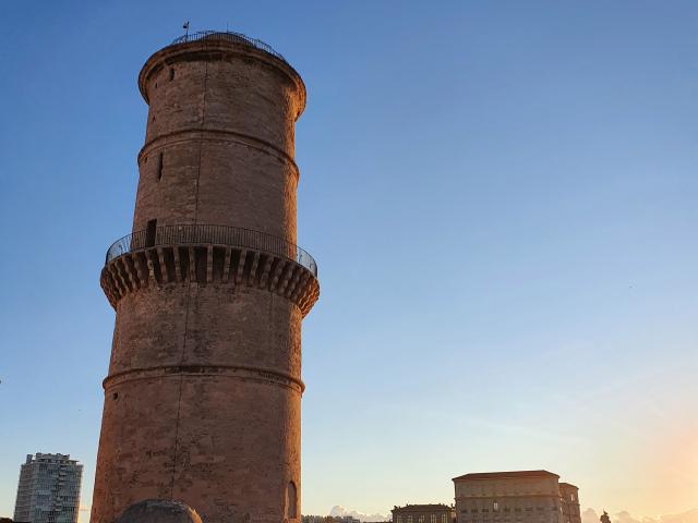 Fort saint jean, tour du Fanal à Marseille au coucher du soleil