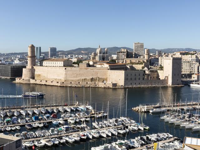 Vue sur le fort saint jean et le vieux port