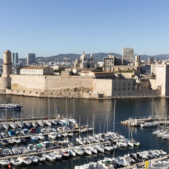 Vue sur le fort saint jean et le vieux port